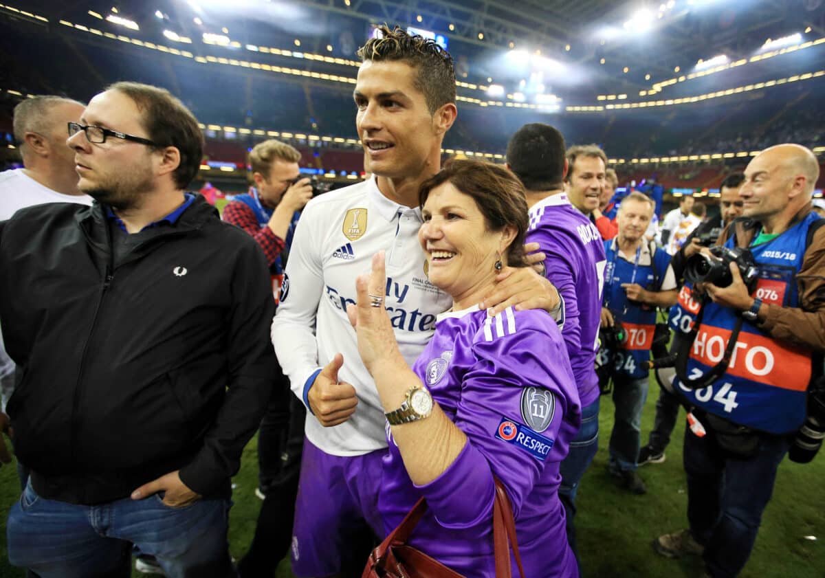 La mère de Cristiano Ronaldo passe à table, deux révélations au programme !