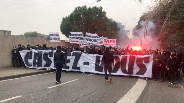 « Direction démission »