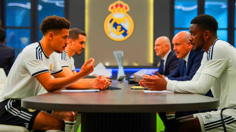 « Le Real veut ces deux prodiges français » : l&rsquo;OL allège son effectif et Leeds prépare un coup de théâtre pour surpasser l&rsquo;OM dans cette course infernale